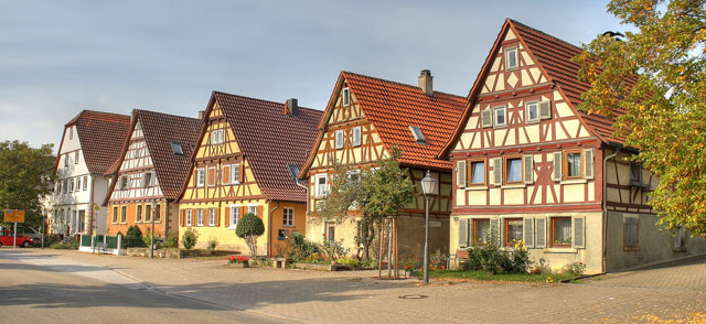   ,    .   .  ,  - https://upload.wikimedia.org/wikipedia/commons/thumb/4/41/Fachwerkhaeuser_Oelbronn_2009-1.jpg/1024px-Fachwerkhaeuser_Oelbronn_2009-1.jpg