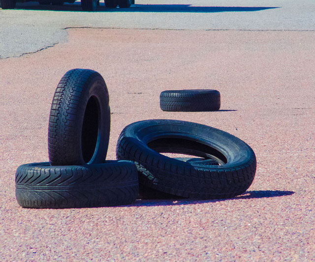     - https://upload.wikimedia.org/wikipedia/commons/thumb/a/a9/Still_life_with_old_tyres.jpg/1280px-Still_life_with_old_tyres.jpg